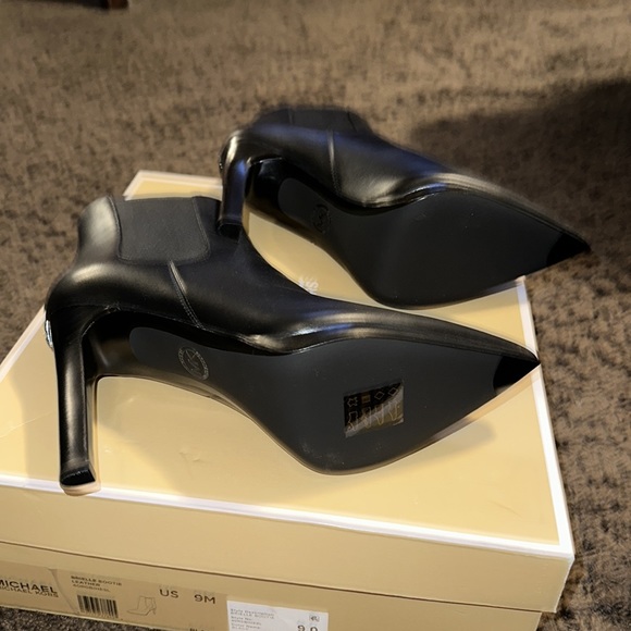 Michael Michael Kors Brielle Bootie Black NIB size 9 - Picture 3 of 6